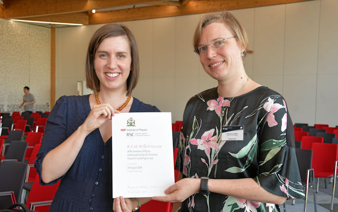 Dr Lucy Clark receives the Willis Prize from Dr Katharina Edkins from Queen’s University Belfast, Secretary of the IOP/RSC Neutron Scattering Group 