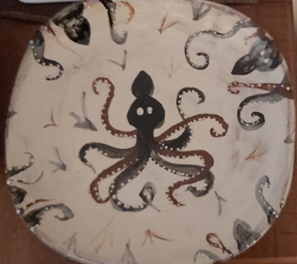 Octopus plate with tentacles on the outer edges