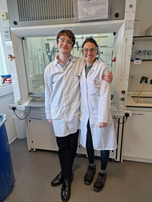 2 chemistry students in a lab together