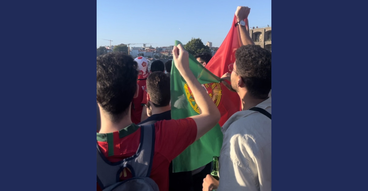 Students hold up the Portuguese Flag