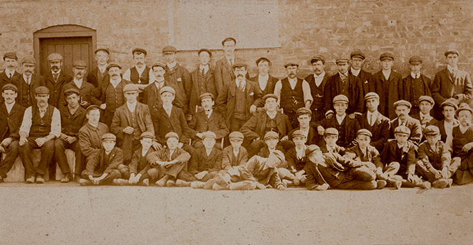 A team photo of Ness Gardens staff in 1905.