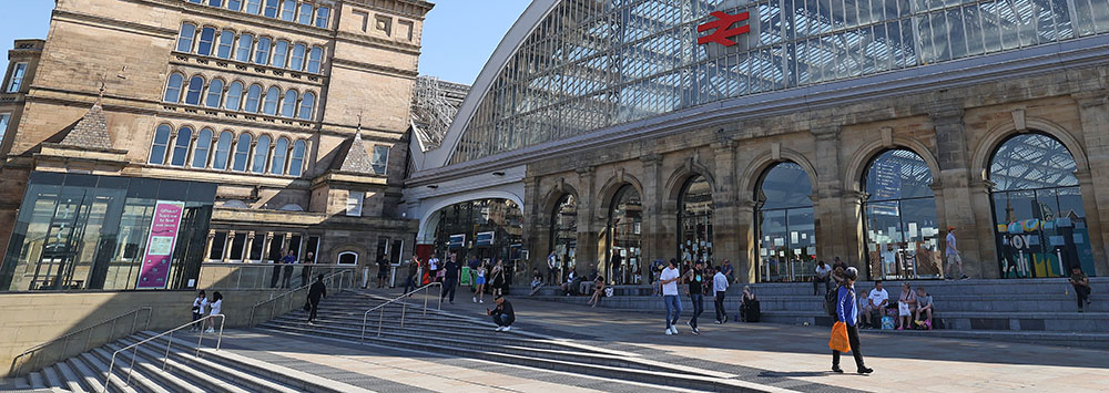 Photograph of the main entrance to Liverpool Lime Street Station on a sunny day, by Gareth Jones