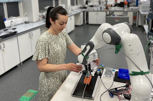 Dr Gabriella Pizzuto working in a robotics lab