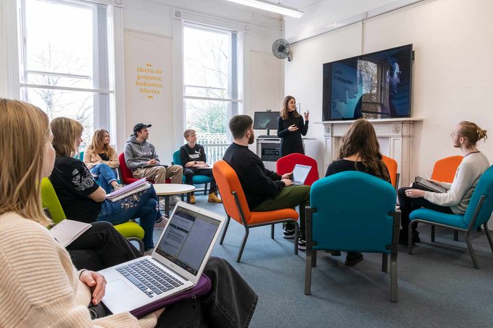 Students in a study room watching a presentation