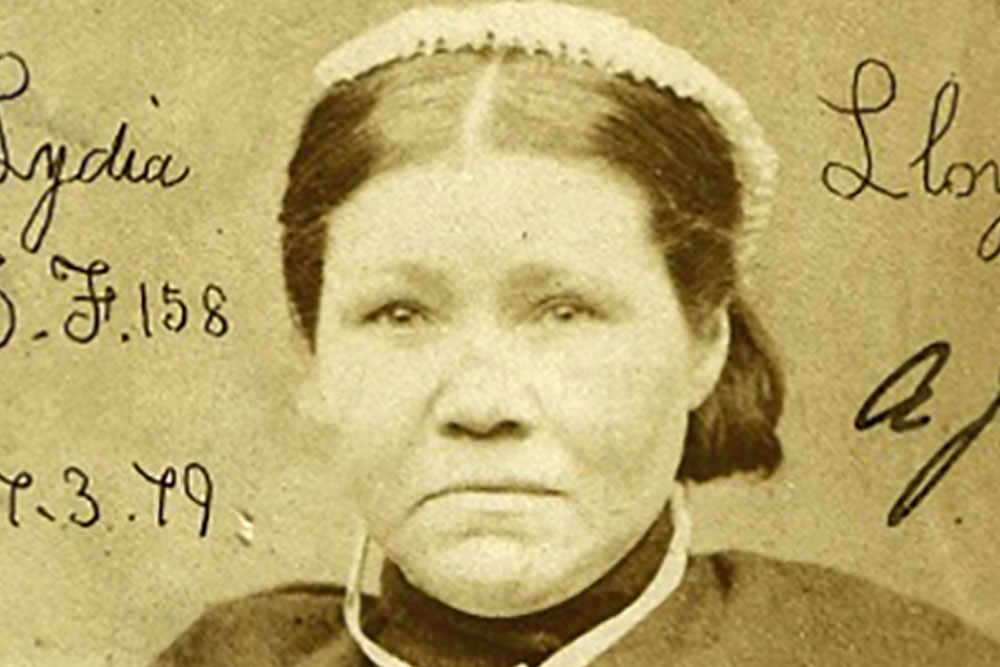 A Victorian photo of a woman