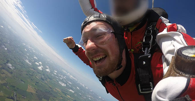 2 people skydiving