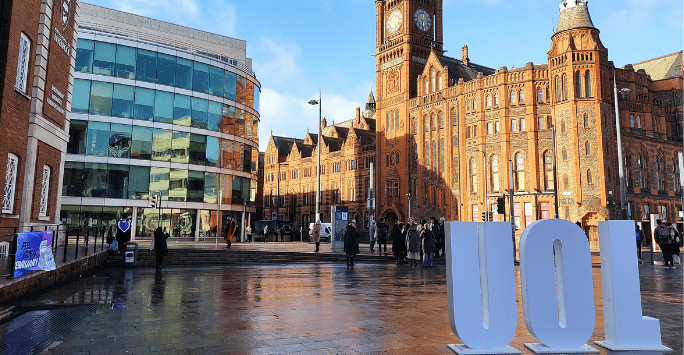 university square with UOL letters