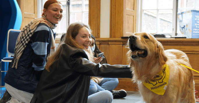 students with therapy dog