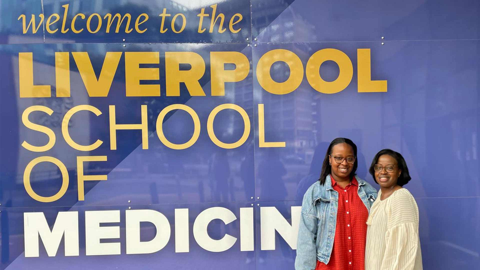 student and mum with Liverpool School of Medicine sign