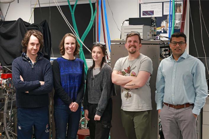 Current staff and collaborators of the Heazlewood Group standing together in a lab