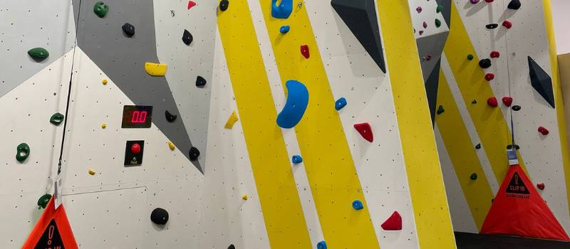 Climbing wall module banner