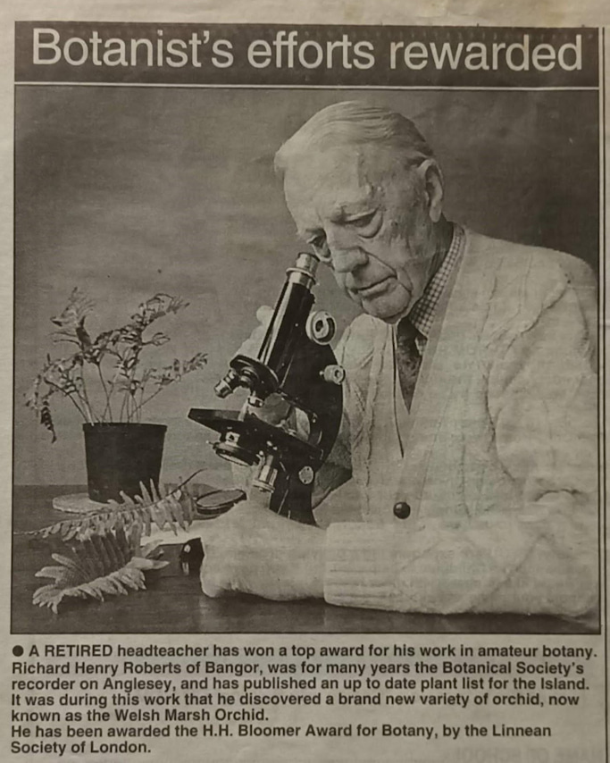 Newspaper clipping detailing an award Elinor's grandfather received for botany