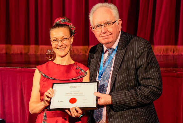 Prof Catriona Waitt being presented with BPS award by Prof Sir Mark Caulfield