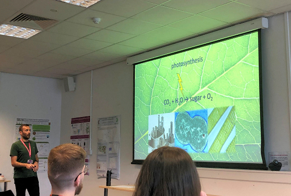 A photo of Dr Dan Canniffe delivering a talk on photosynthesis